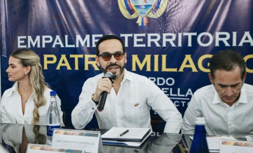 CUNDINAMARCA CONQUISTA LA CORONA DEL REINADO NACIONAL DEL CAFÉ 2026 María Fernanda Parra fue elegida Reina Nacional del Café